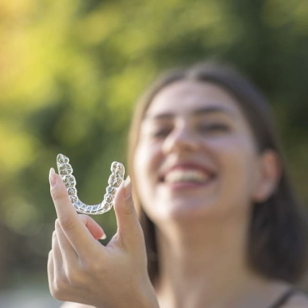 beautiful-smiling-turkish-woman-is-holding-an-invi-2022-05-17-01-27-01-utc (1)